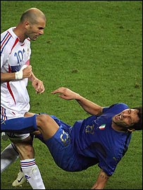 zidane headbutt materazzi 2 Zidanes Head Butt (Pics Included!)
